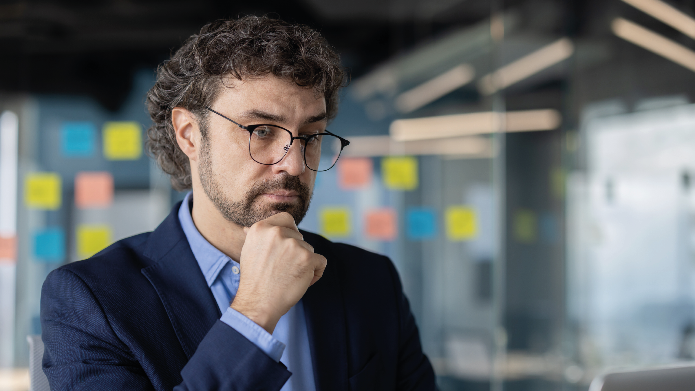 Estrategia para negocios que venden pero no crecen, margen posicionamiento sistema comercial y m&eacute;tricas
